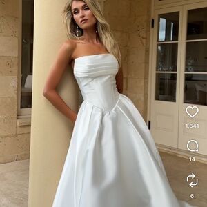 Elegant White Strapless Dress